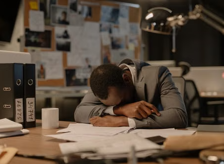 5 Leadership Habits That Build Strong Teams Without Exhausting You