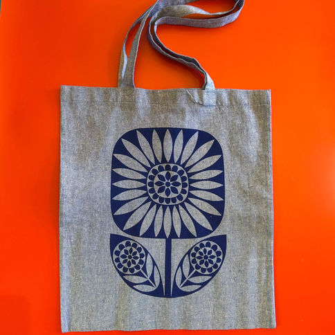 Grey tote bag with blue sunflower design