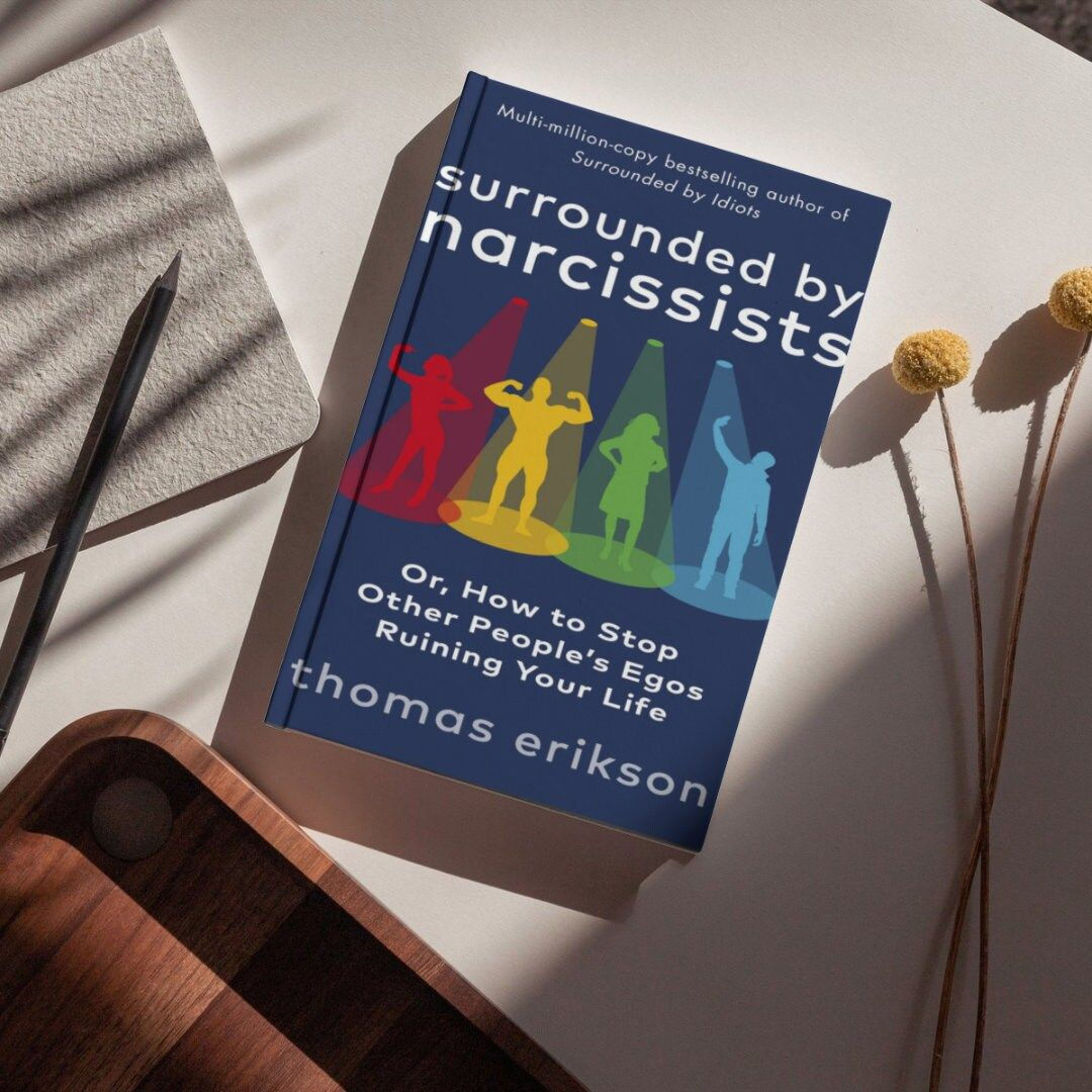 Surrounded By Narcissists : Spot the ego, stop the manipulation.