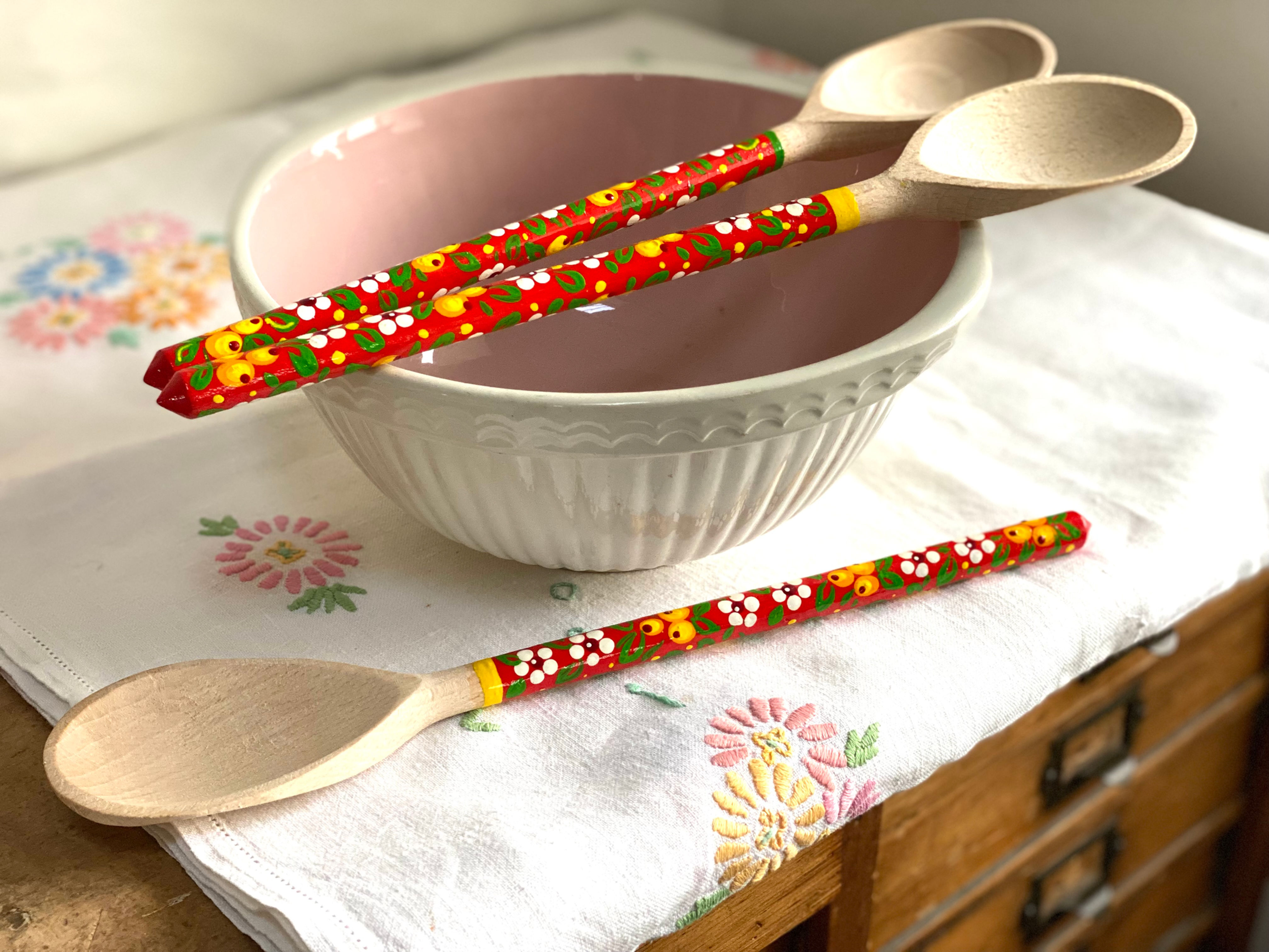 Red Olha painted wooden spoon