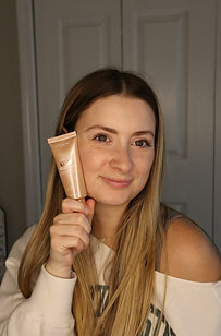 Sydney Amber with product shot