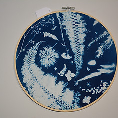 Cyanotype sur tissus coton avec son cadre tambours fait main créatrice pièce unique
