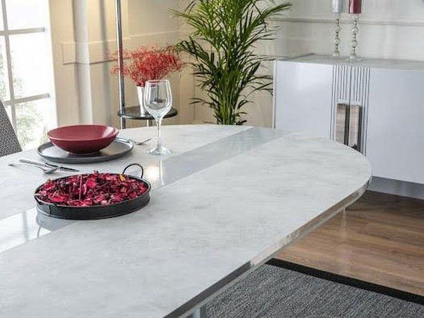 Küçük resim: Gris yemek odası