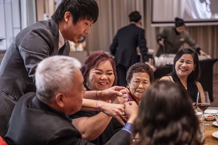 Close-up magician singapore