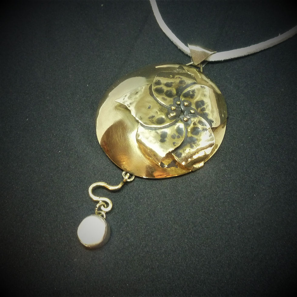 Pendentif Bronze Martelé & Perle nat