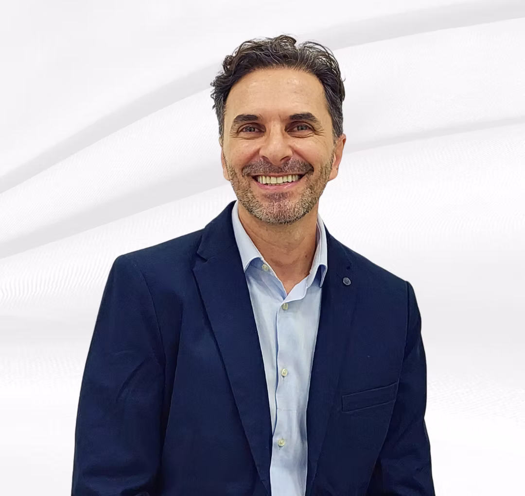 Dr. Eduardo Pinotti, médico dentista de endodontia e reabilitação estética