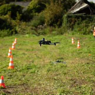 Vue immersive d’un atelier de formation de télépilotes, photographie corporate et industrielle à Brest.