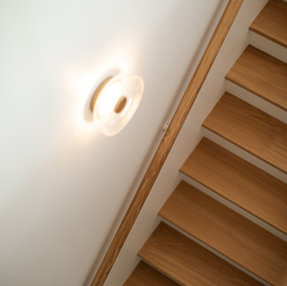 Escalier en bois et rangement sur mesure dans un projet d’architecte à Brest
