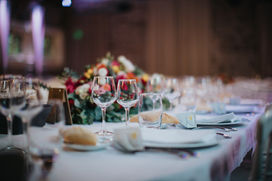 Focus décoration de table mariés à la Ferme Quentel