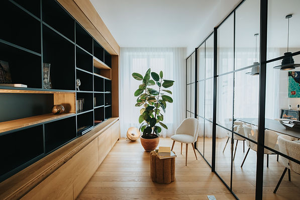 Intérieur lumineux d’un salon moderne – photo immobilière à Brest.