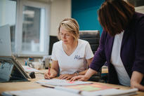 Photo mise en situation dirigeant et collaborateur, photographe corporate Saint-Renan et Brest - Marc Glen Photographie