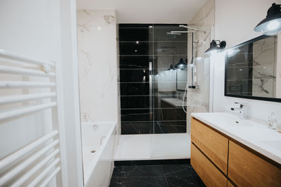 Salle de bain moderne, appartement en vente, photographie immobilière professionnelle à Brest