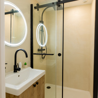 Vue salle d'eau AirBnb, photographe immobilier Brest - Marc Glen Photographie