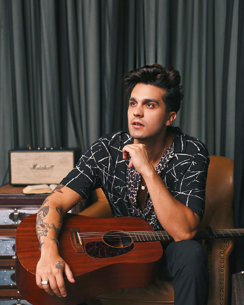 Luan Santana comemora sucesso de " Morena "