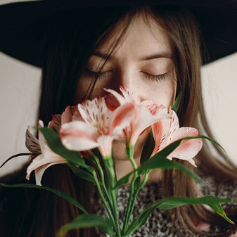 Fragrâncias Sintéticas - As novas vilãs dos cosméticos | Será que as naturais são melhores?