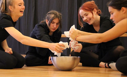 Bernada Waschszene.jpg