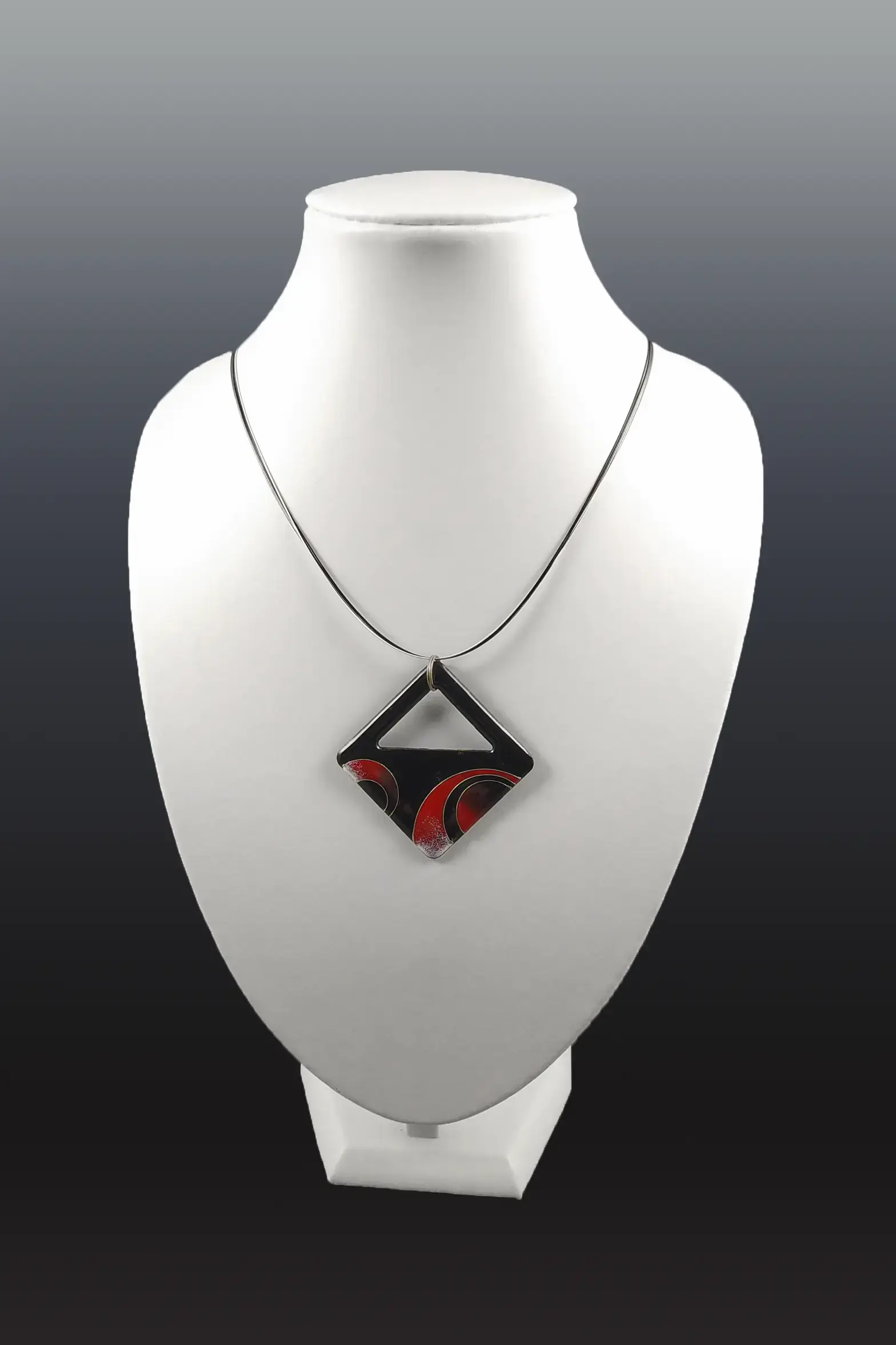 pendentif GEOMA Maxi T noir SPACE