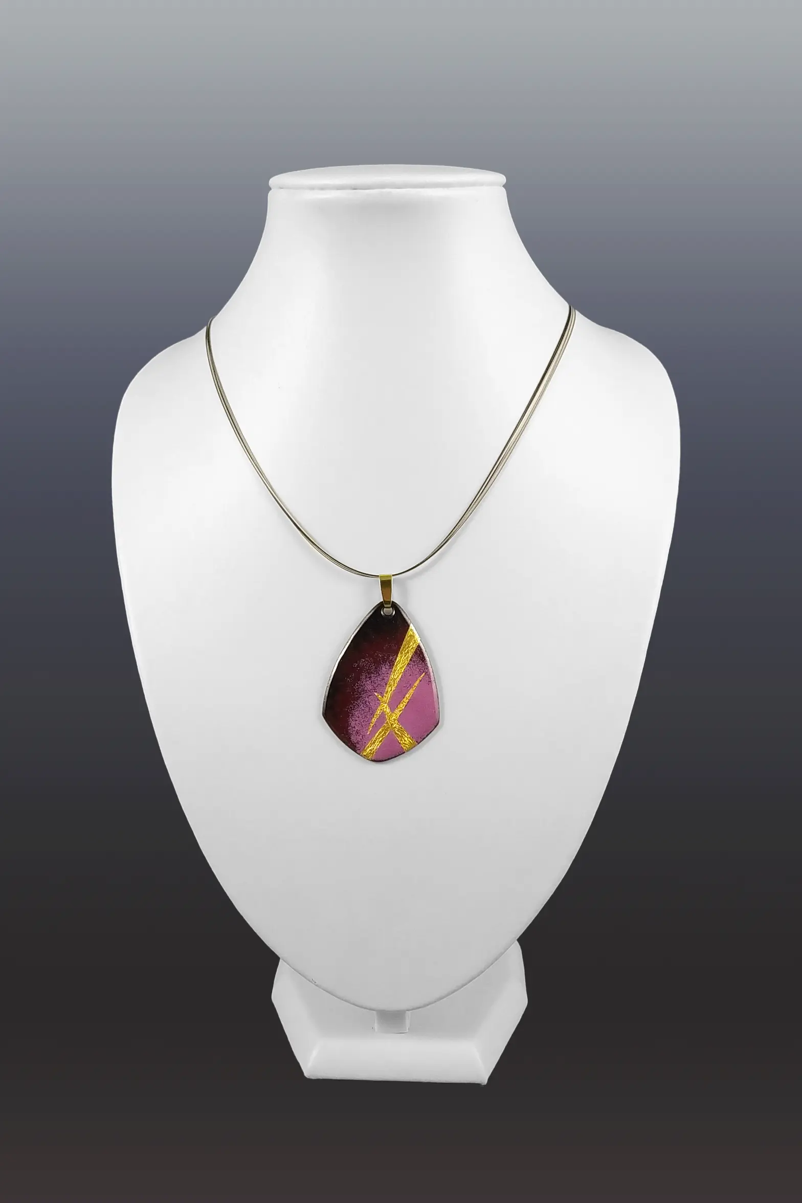 pendentif ecusson framboise zigzag or