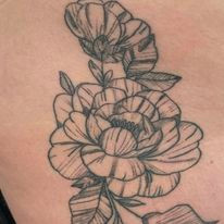 Tatouage de différentes fleurs