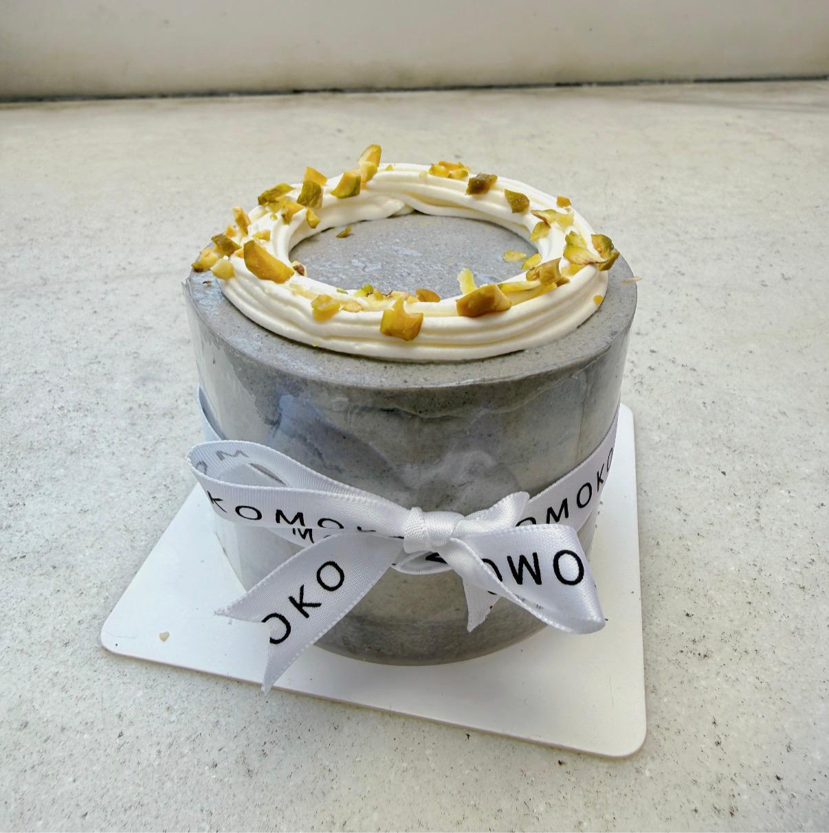 BLACK SESAME CREAM CAKE