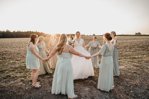 Sonnenuntergang Braut Brautjungfern