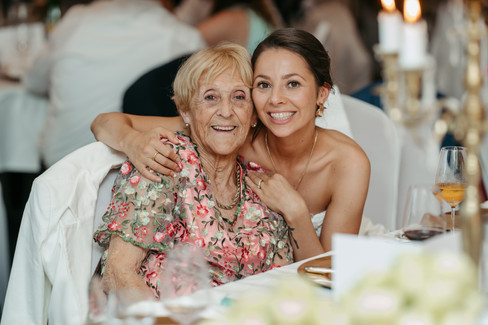 Braut mit der Oma