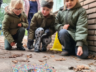 Van plastic dop tot knikkertegel