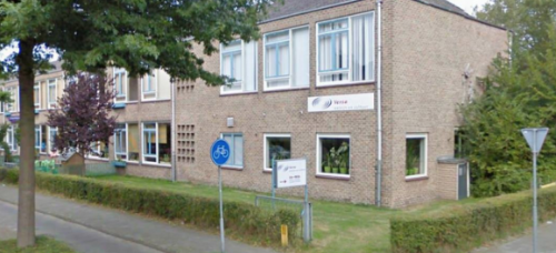 Het gebouw Uit Wijk van Versa Welzijn.