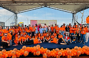 foto grupo maio laranja