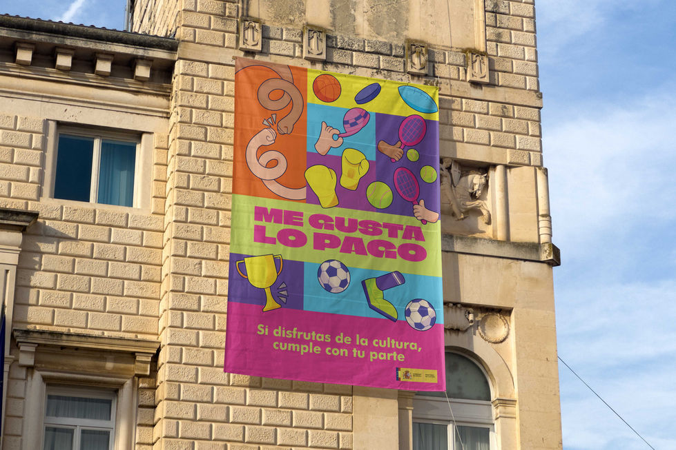 Free-Banner-on-Old-Building-Mockup