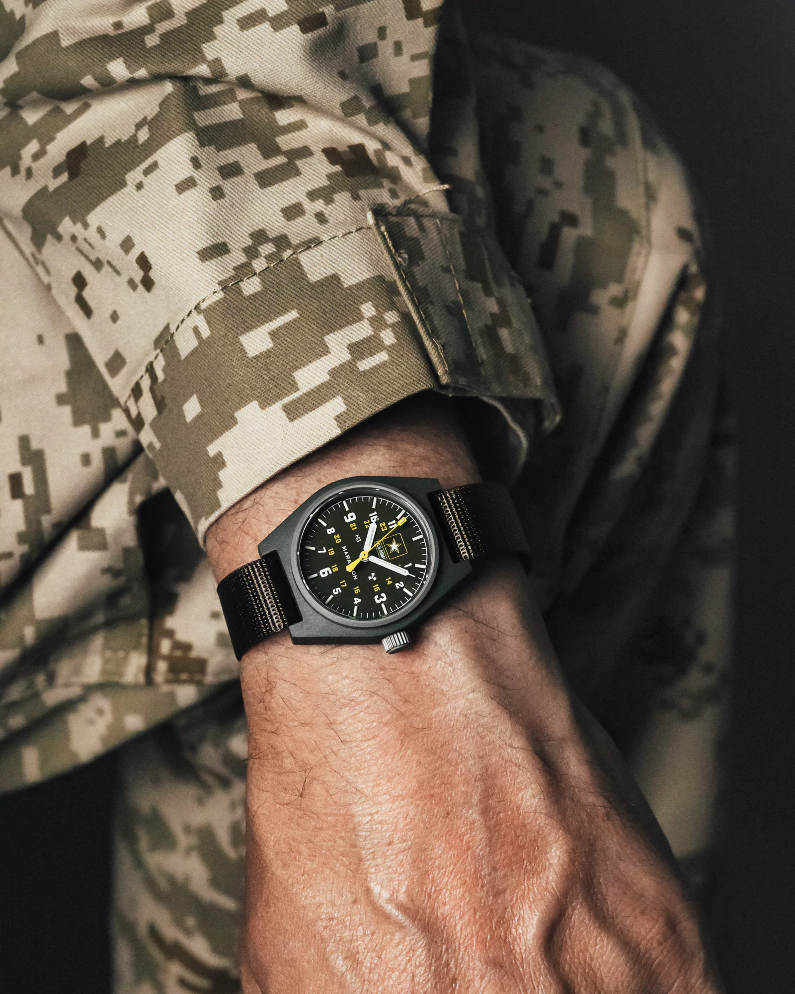 Thumbnail: Official US Army™ Officer's Watch with Date (GPQ) 39mm (Case/Crown)