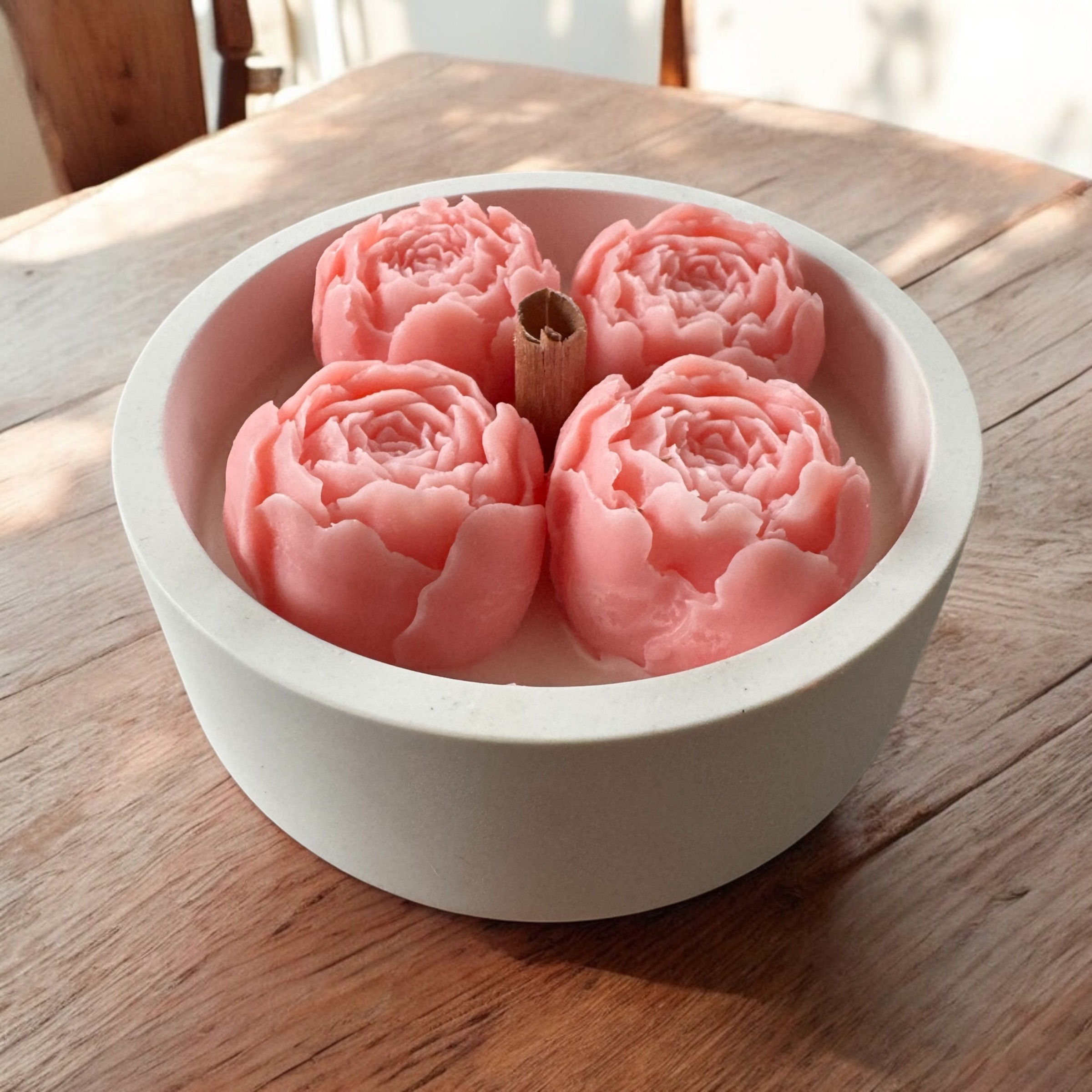 Bougie contenant en résine et 4 fleurs 