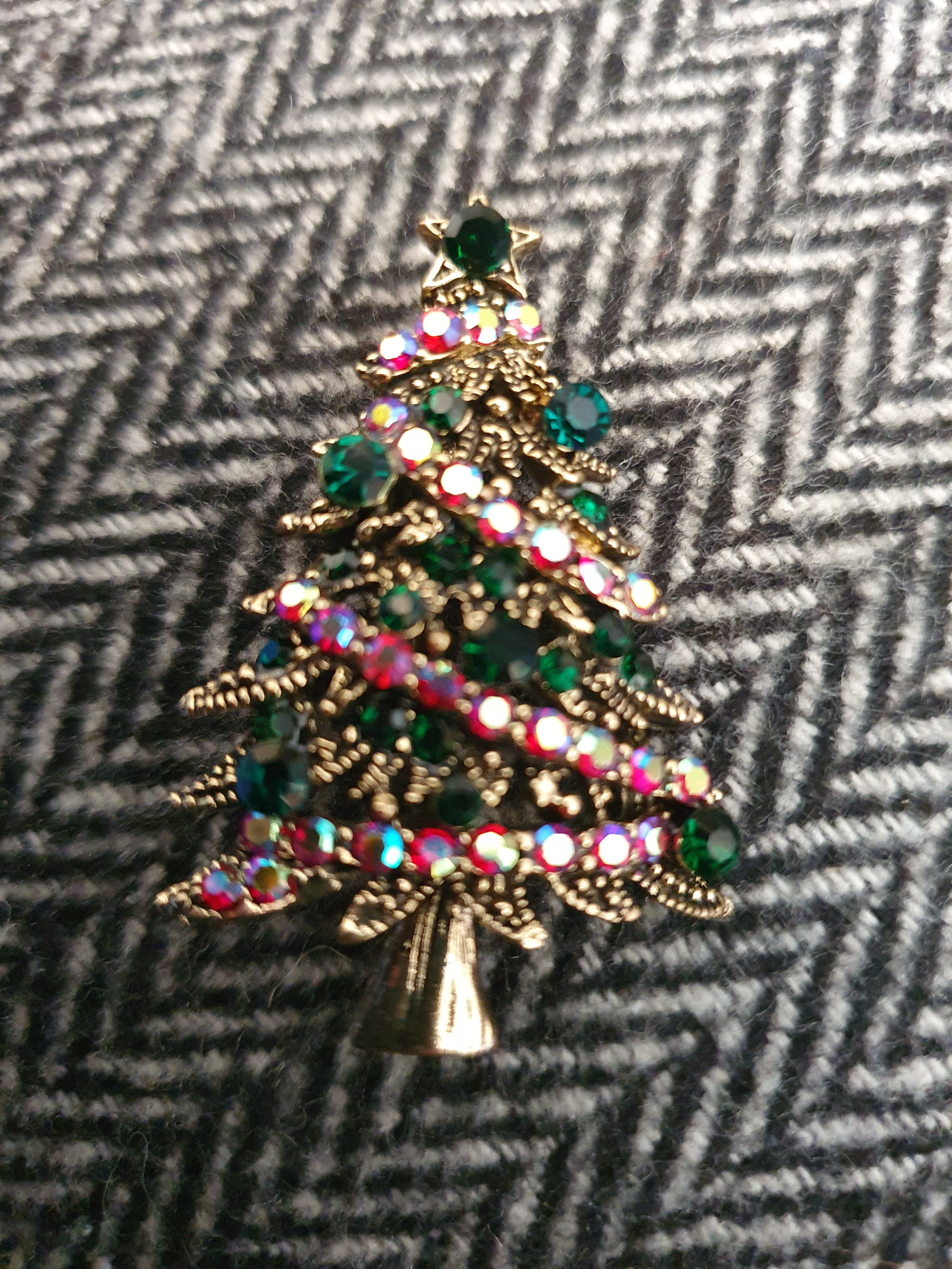 Super sparkly Christmas tree rhinestone brooch