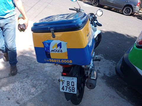 Personalização de Veículo Baú de Moto - Baterias Moura 