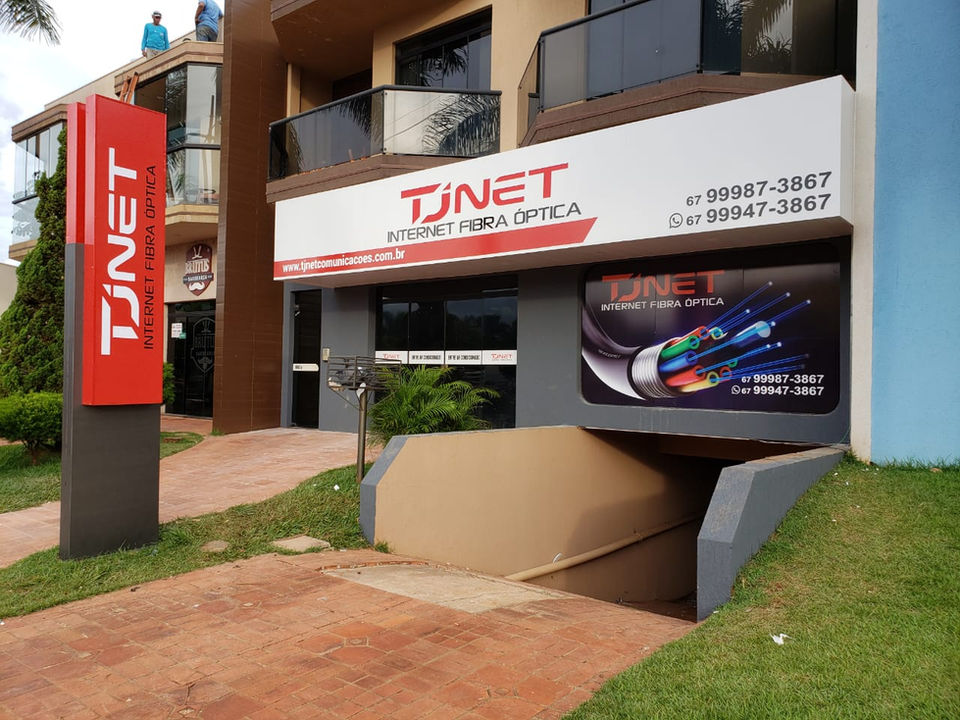 Fachada em ACM e Totem - TJNET