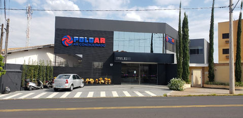 Fachada em Letra Caixa com Brise e Vidro Espelhado - PoloAr