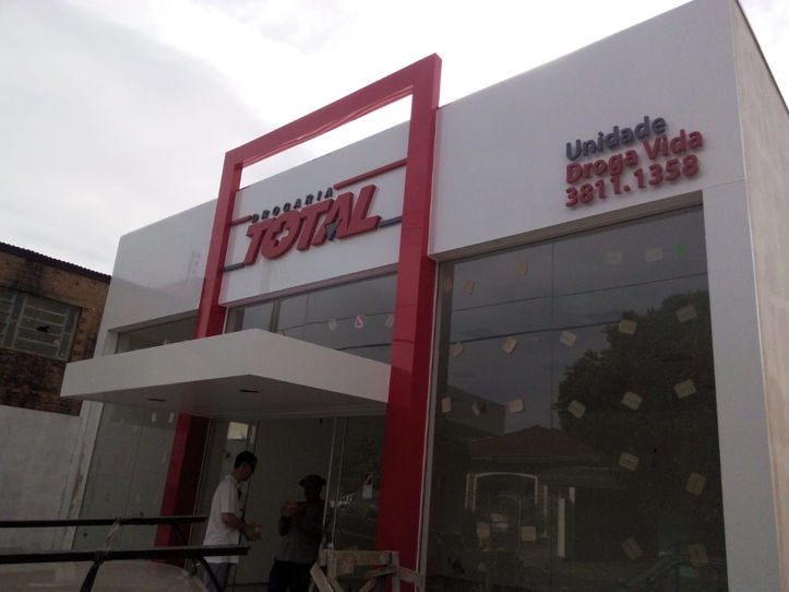 fachada em Letra Caixa - Drogaria Total