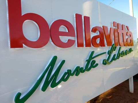 Letra caixa em aço galvanizado com pintura automotiva e retroiluminação 