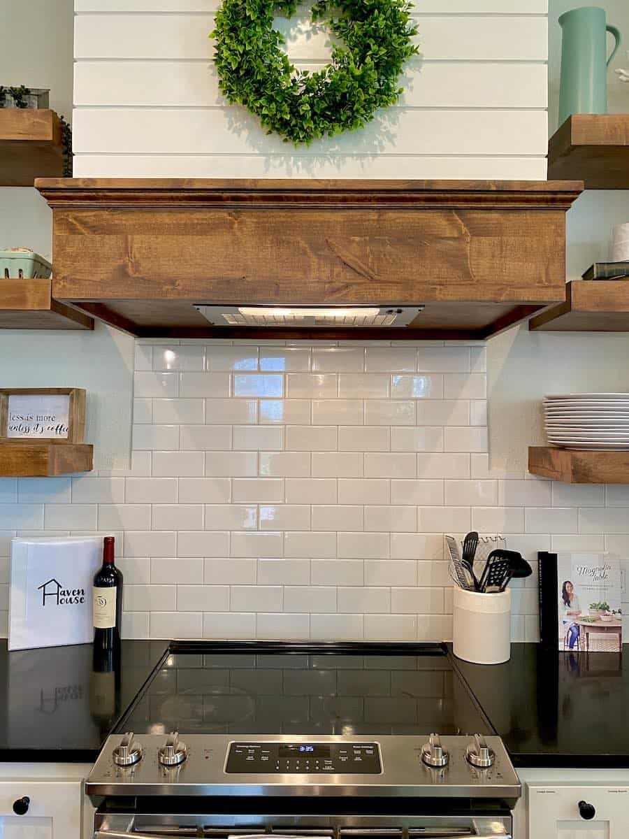 Kitchen hood project from the Hood2Home gallery, photo 27