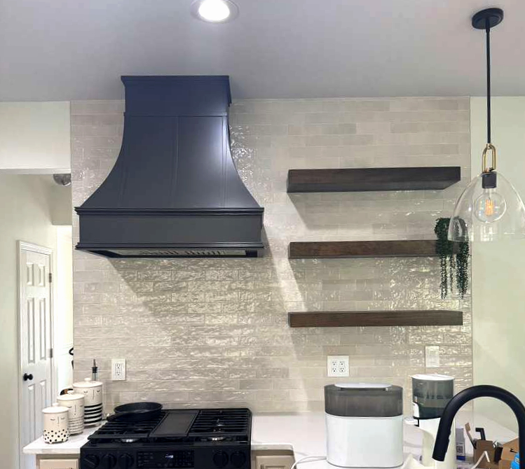 Kitchen hood project from the Hood2Home gallery, photo 85