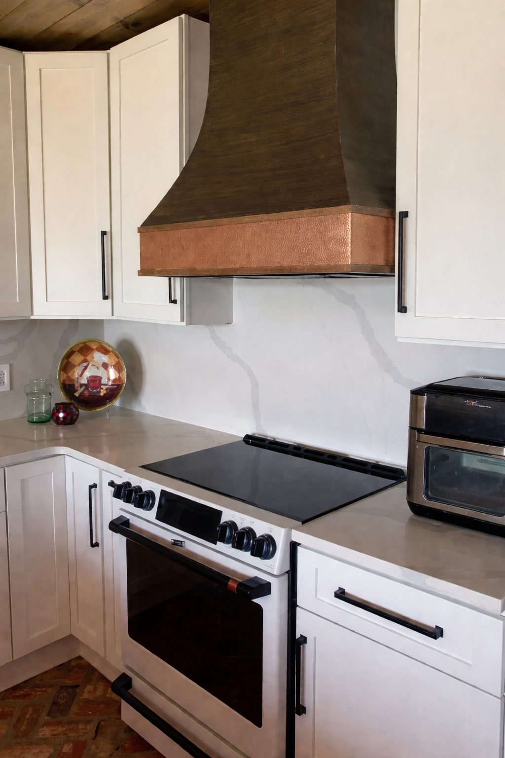Kitchen hood project from the Hood2Home gallery, photo 37
