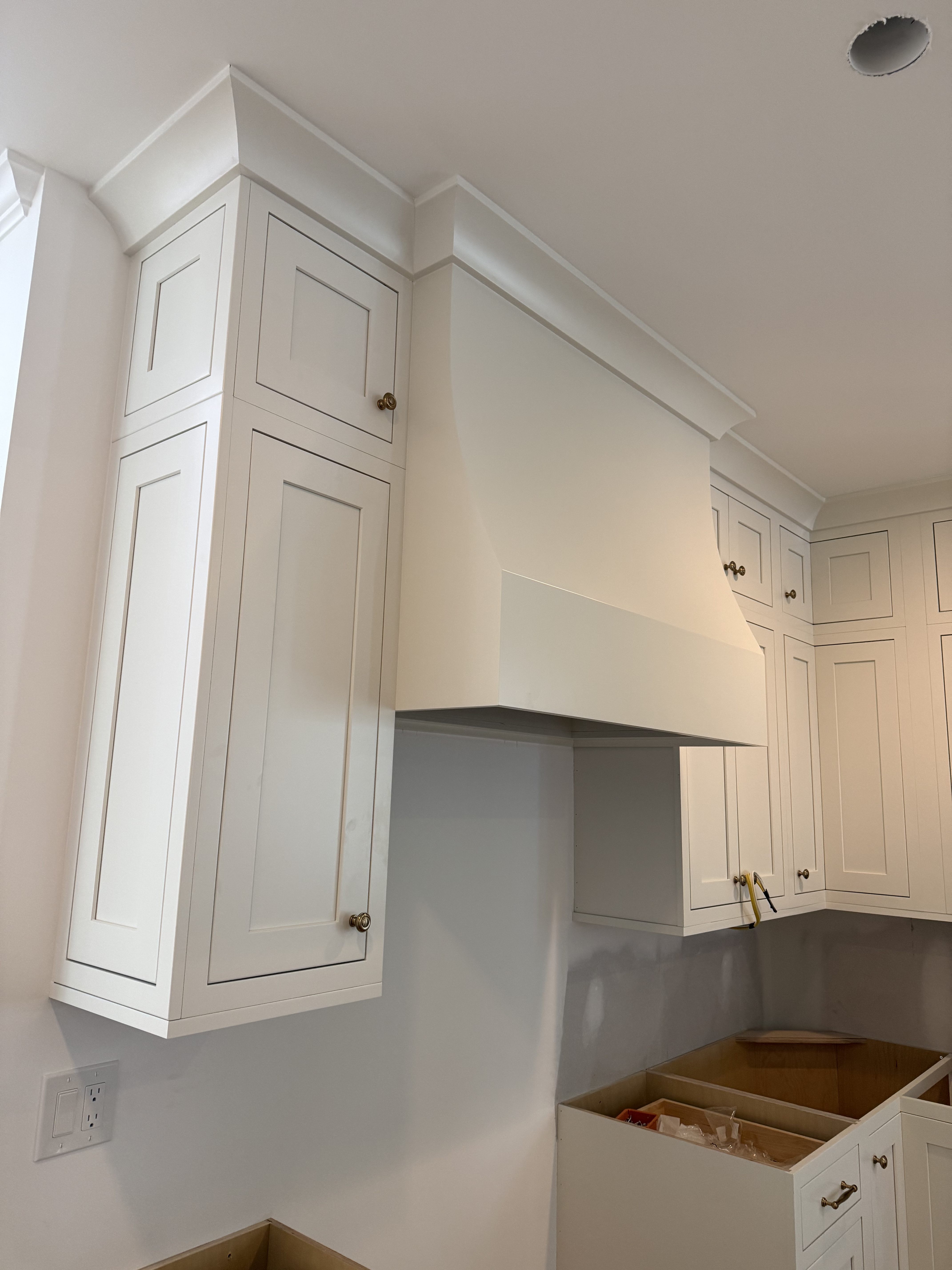 Kitchen hood project from the Hood2Home gallery, photo 43