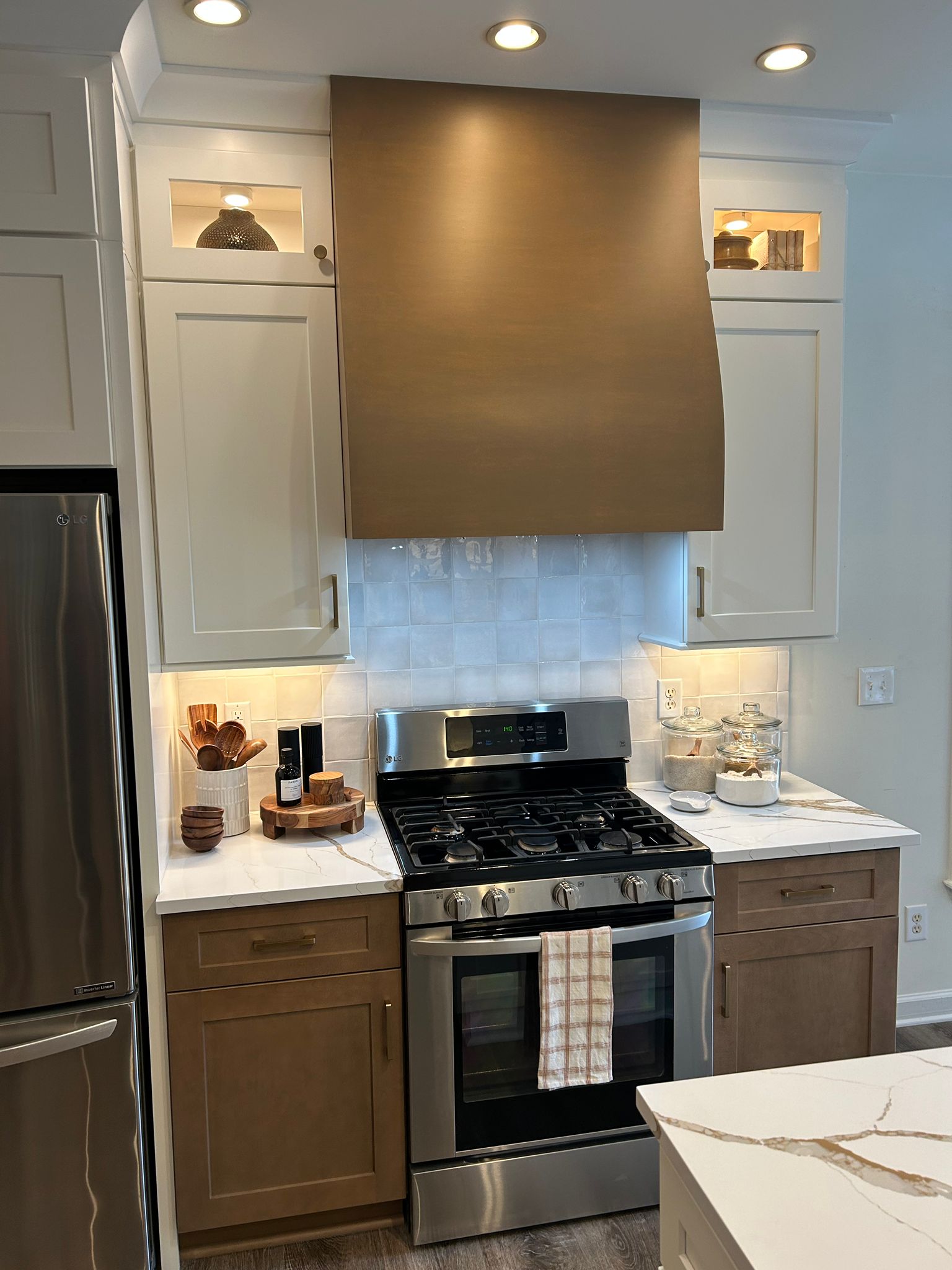 Kitchen hood project from the Hood2Home gallery, photo 25