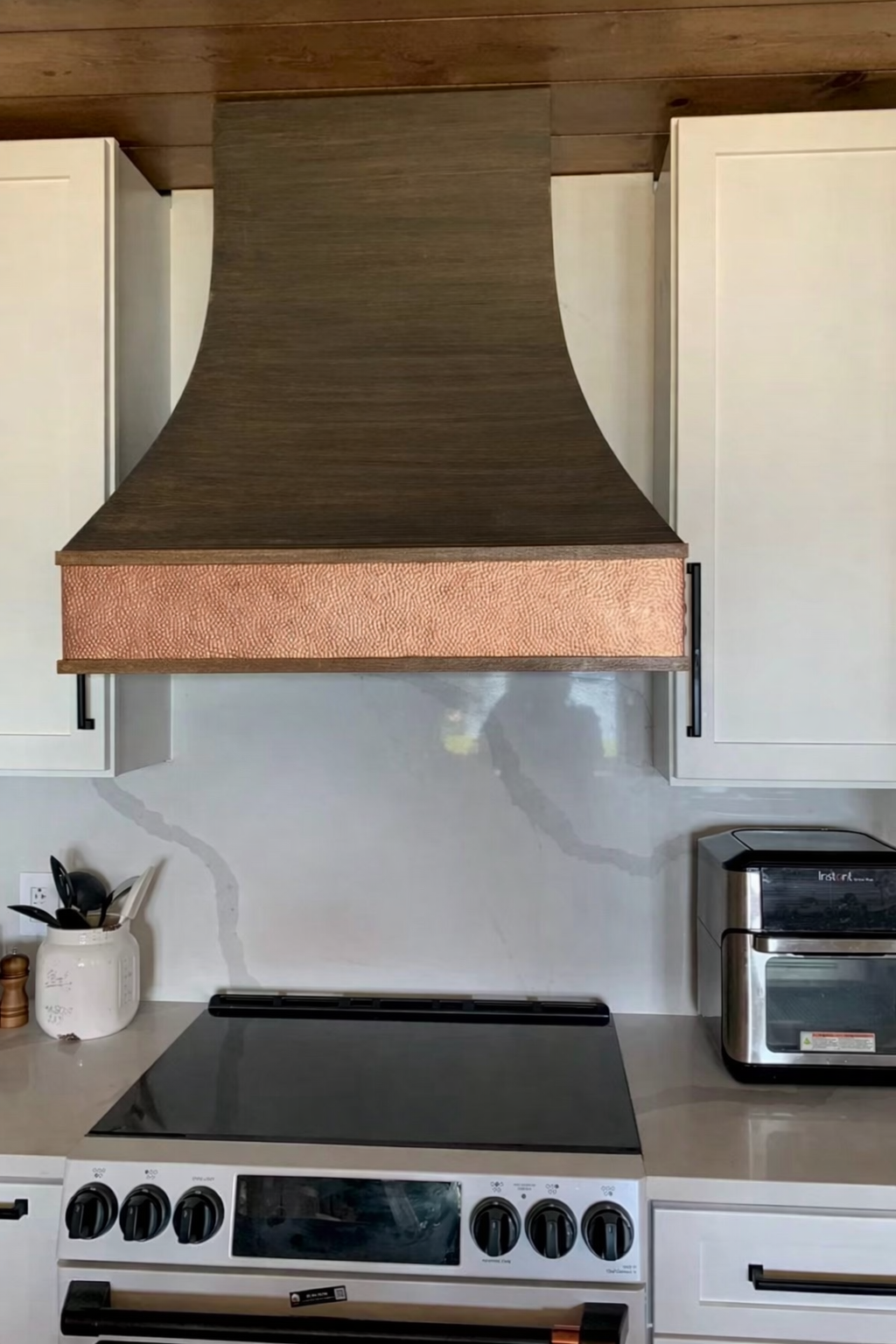 Kitchen hood project from the Hood2Home gallery, photo 36