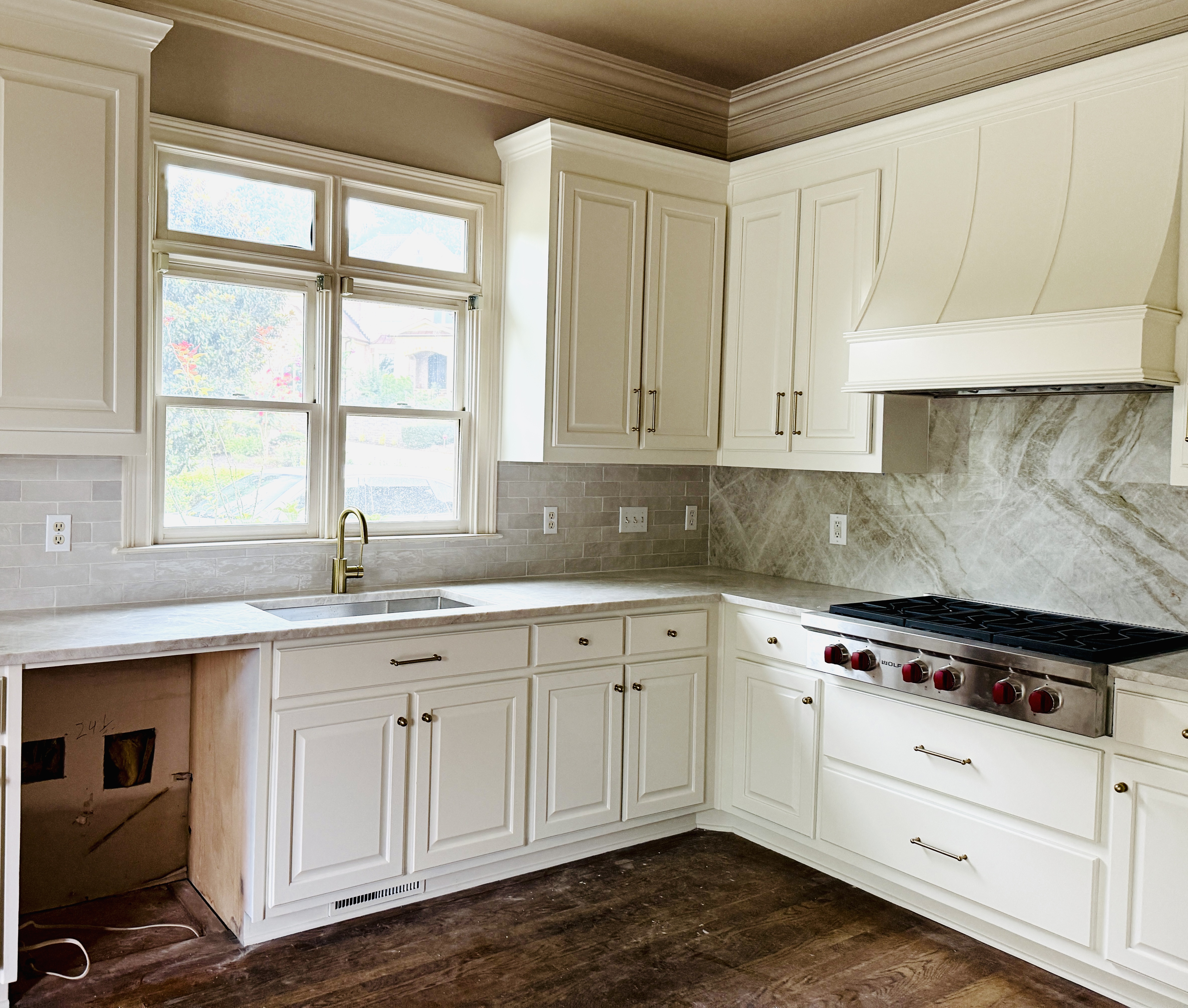 Kitchen hood project from the Hood2Home gallery, photo 6