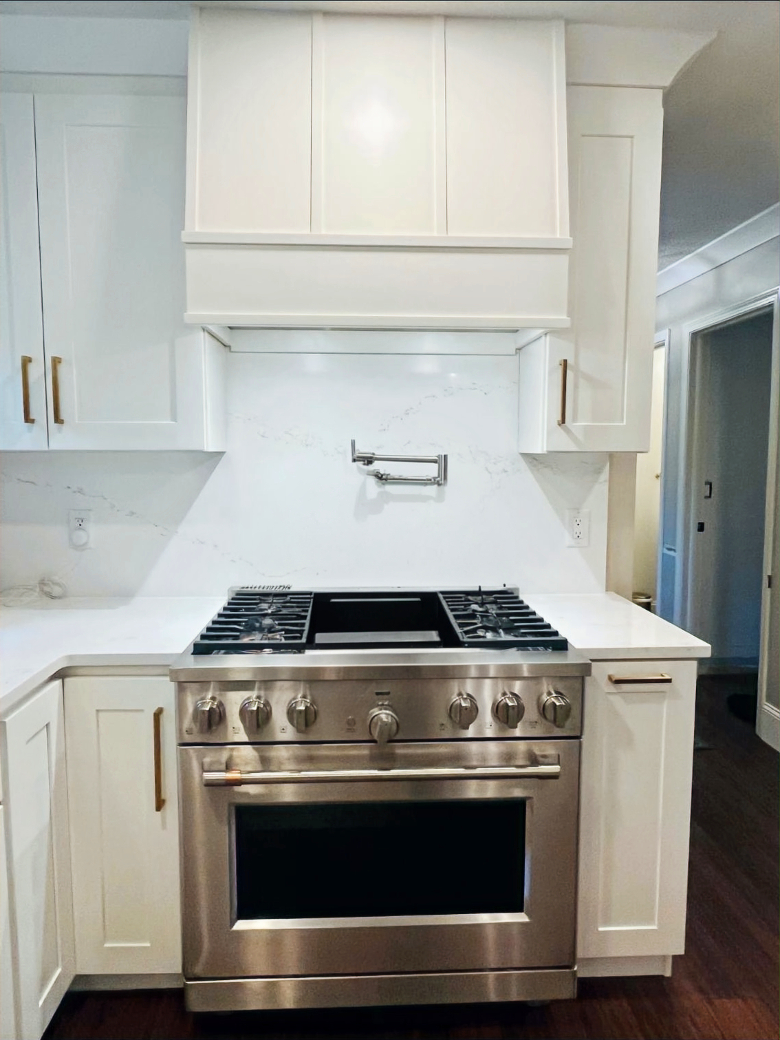 Kitchen hood project from the Hood2Home gallery, photo 65