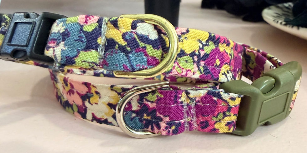 Pretty cottage floral small dog collar, handmade soft cotton lightweight collar for small dogs with delicate floral pattern