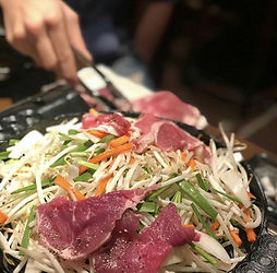 クイックシルバーのジンギスカン料理中