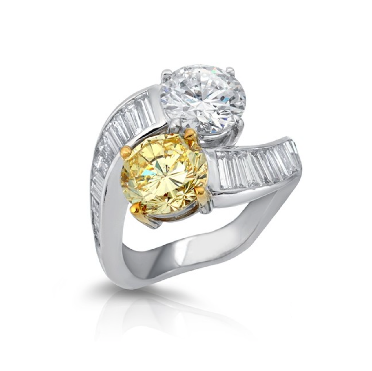 18K DIAMOND RING WITH YELLOW DIAMOND