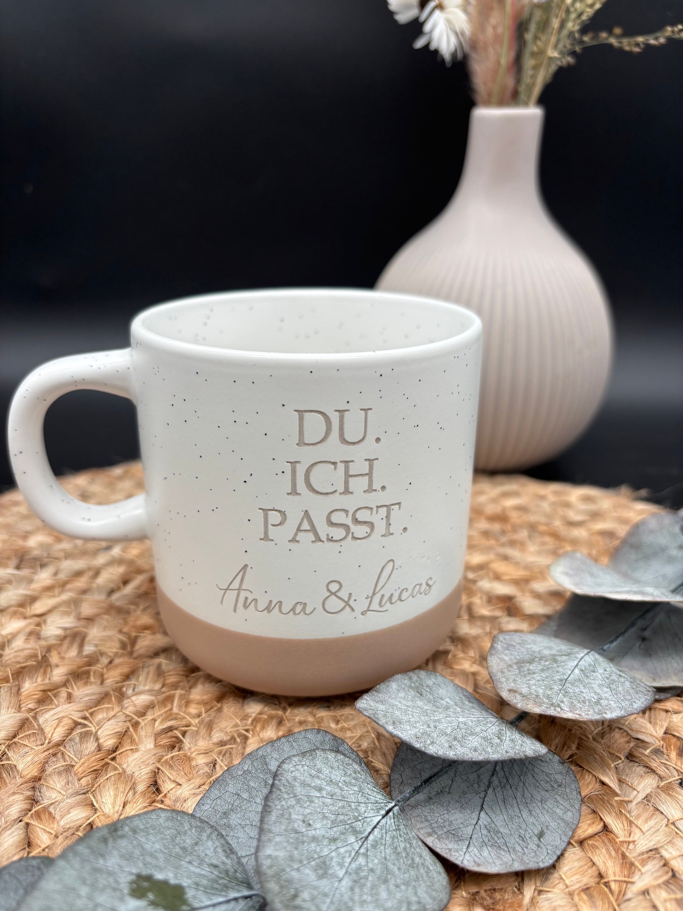 Personalisierte Tasse Beige „Du.Ich.Passt.“
